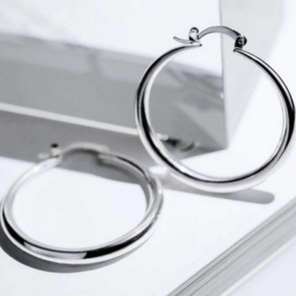 **18K White Gold 1.5”Round Hoops Earrings